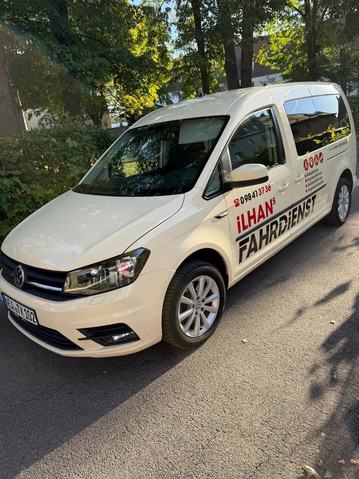 Ein geräumiger Van mit viel Platz und komfortablem Einstieg.