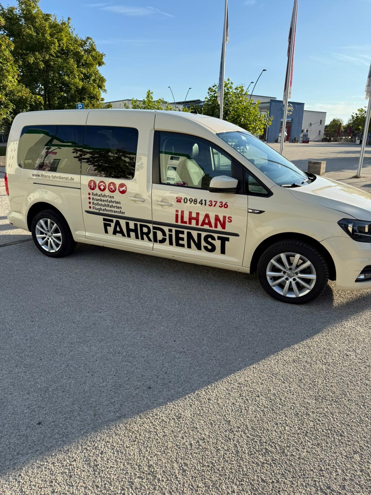 Ein geräumiger Van mit viel Platz und komfortablem Einstieg.